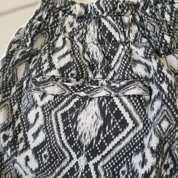 American Eagle black and ivory shorts.- Size 8 - Picture 3 of 5